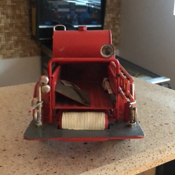 1920s Style Display Tin Fire Engine - Picture 4 of 4